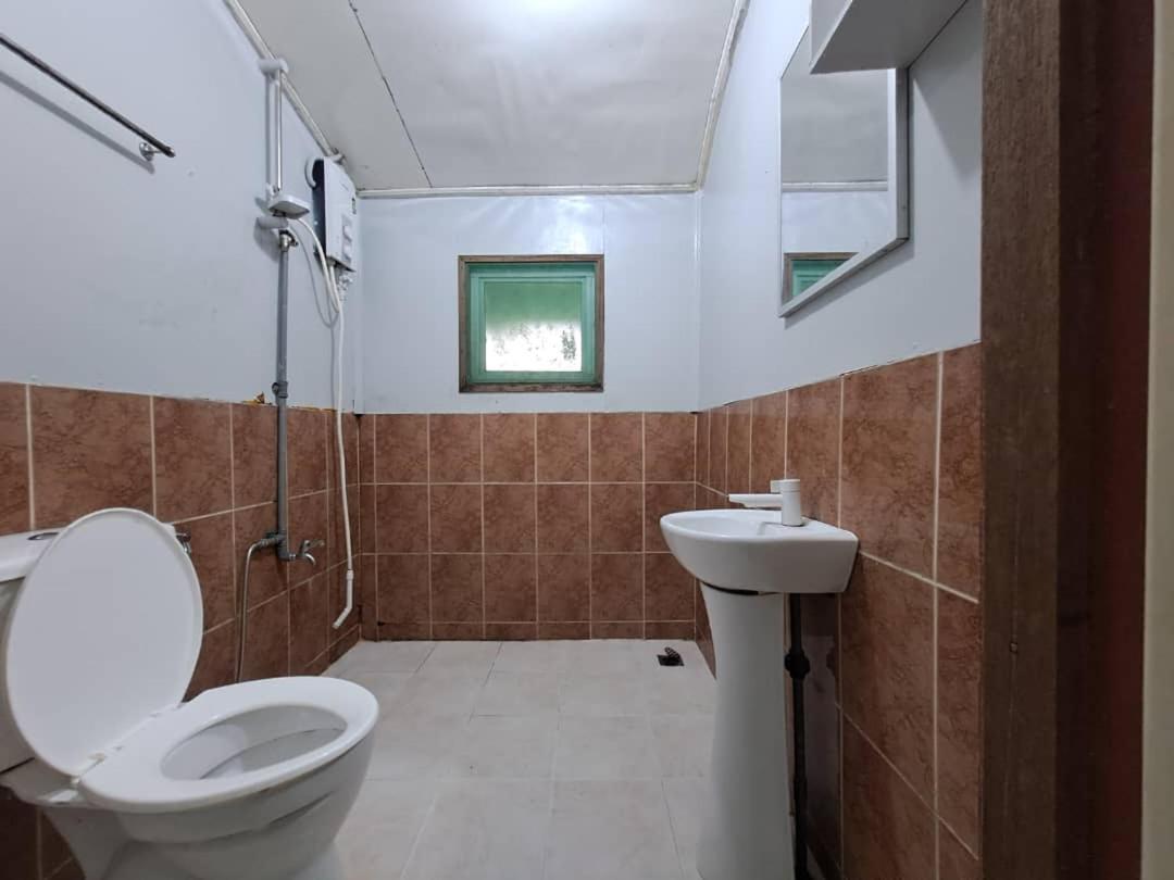 Sukau Backpackers Bed & Breakfast Exterior foto