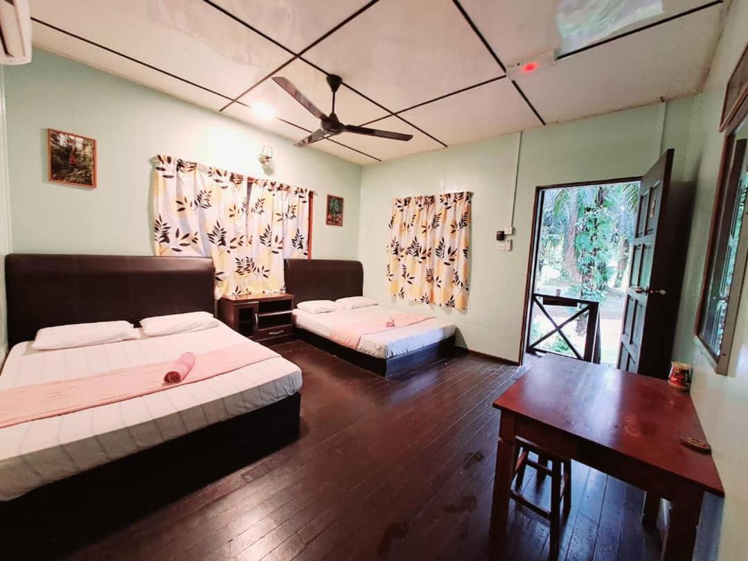 Sukau Backpackers Bed & Breakfast Bed & Breakfast Exterior foto